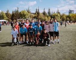 扑克中自信与自负的区别（扑克中自信与自负的分界线）